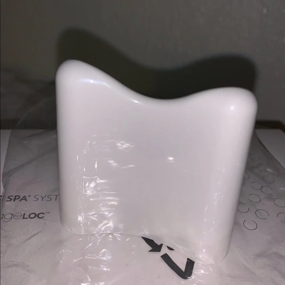 New NuSkin Stand and Bag for Accessories